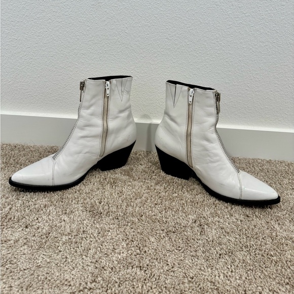 JEFFREY CAMPBELL Landyn Zip Bootie
White Leather - Picture 6 of 9